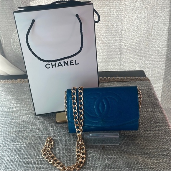 CHANEL Blue Leather wallet bag with Gold Chain Strap - Picture 7 of 8